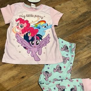 Kids Pony pyjmas! Short sleeve with bottoms! Perfect for the summer 🩷